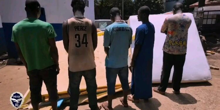 Dixinn : un réseau de matelas contrefaits démantelé par la police