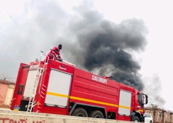 kaloum : un incendie se déclare sur l’ancien dépôt de carburant, la protection civile explique les causes