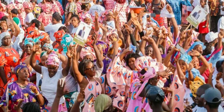 Guinée : La HAC met en garde contre l’utilisation des enfants dans la propagande électorale