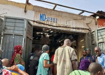 Conakry : Un incendie ravage trois boutiques et une habitation à Sonfonia, plus de 200 millions GNF de pertes