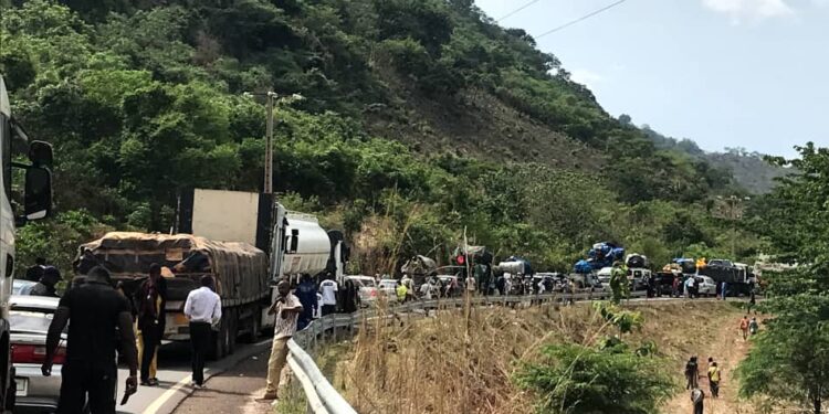 Approche de la fête de Tabaski : un énorme bouchon signalé sur la route de Kindia (Labota)
