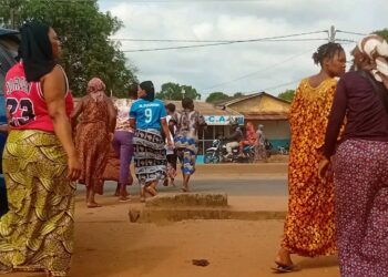 Manéah : les femmes de Bambayah manifestent contre les coupures d’électricité