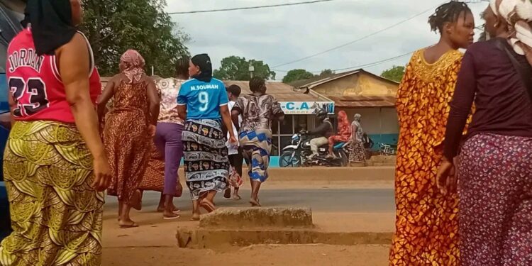 Manéah : les femmes de Bambayah manifestent contre les coupures d’électricité