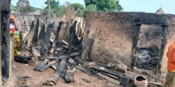 Faranah : Un incendie dévastateur ravage le secteur de Yérédou et laisse 63 sinistrés dans le dénuement le plus total