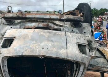 Kindia : Un véhicule calciné suite à un incendie au quartier Yabara