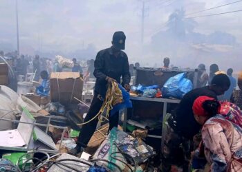 Désolation à coyah : un violent incendie réduit en cendres plusieurs boutiques de somayah mosquée
