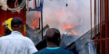 14 magasins partis en feu dans un incendie à Somayah dans Coyah 