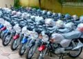 Dynamisme local à Kindia : 35 motos TVS offertes aux chefs de quartier par l&rsquo;érudit Elhadj Abdoul Wakil Keïta