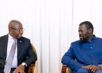 New York : Le Président Bio rencontre le Général Mamadi Doumbouya et l&rsquo;invite au Sommet WAIIS de Lungi