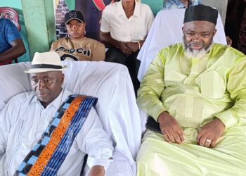 Sanoyah : le chef de quartier Lamine Soumah expose les préoccupation de sa population au député Mamady Kaba