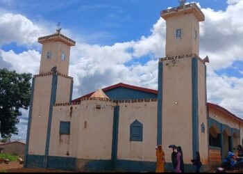 Kankan : L’honorable Aly Badara Condé aux côtés des fidèles pour la prière du vendredi à Missiran-Sitakourou