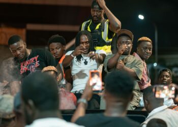 Retour triomphal de Koury Simple à Conakry : Une mobilisation historique pour le lancement de « Yanfanté »