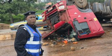 Accident spectaculaire au pont de Manéah : l&rsquo;axe Coyah-Conakry paralysé