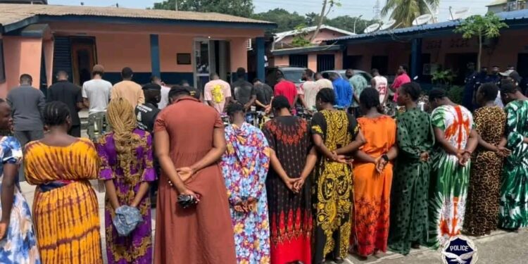 Chicha à Conakry et Coyah : la police frappe fort, des milliers de cartons de charbons et accessoires saisis, 37 personnes interpellées