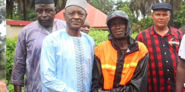 Sous la pluie et dans la boue, Mamadou Oury Bah à la rencontre des éleveurs de Kinsilim-Messidé