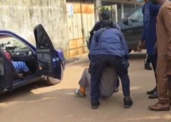 Lambanyi : mystère autour de deux corps découverts sans vie dans une Nissan à Petit Simbaya