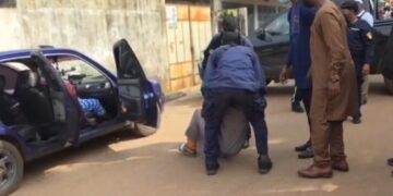 Lambanyi : mystère autour de deux corps découverts sans vie dans une Nissan à Petit Simbaya